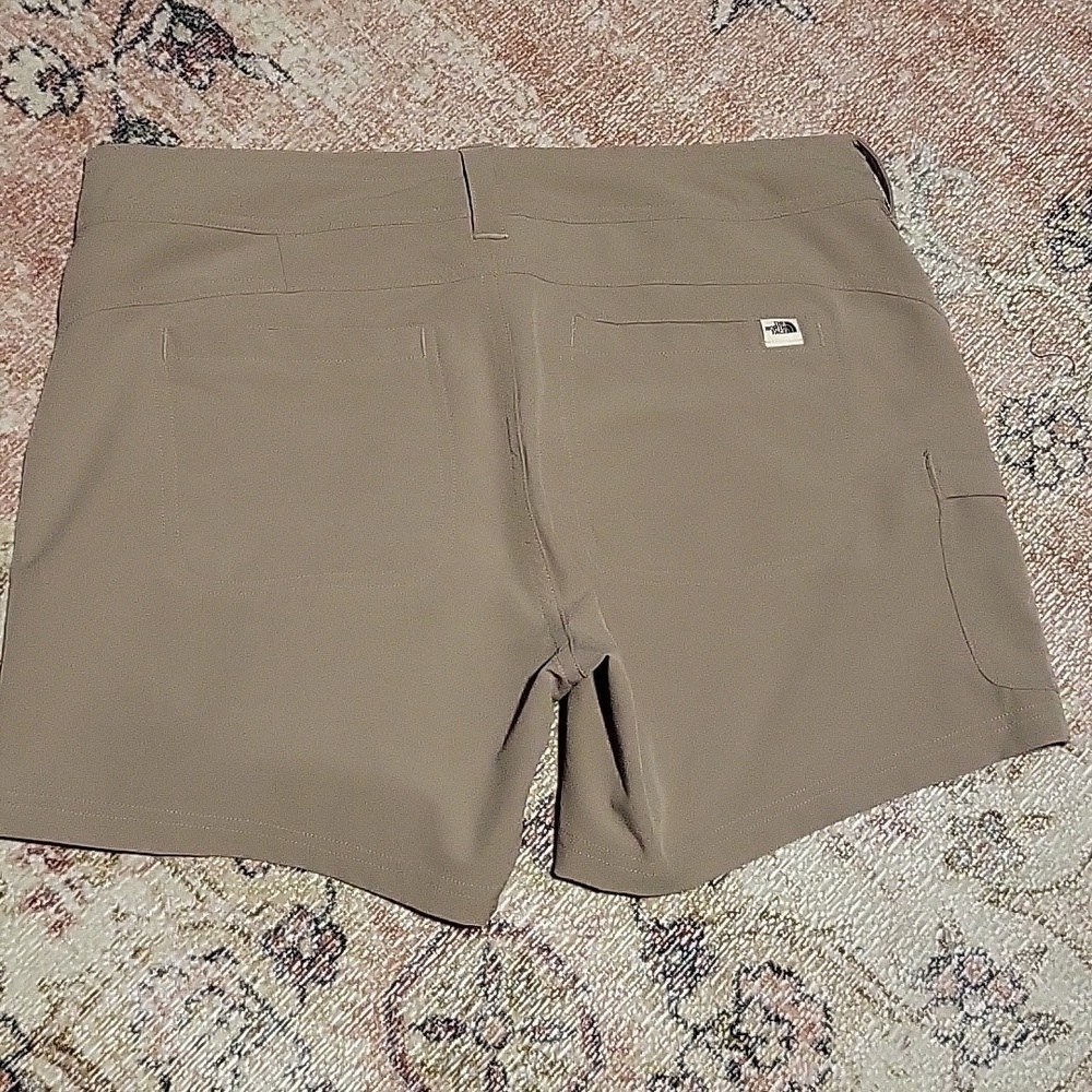 The North Face Tan Women's Polyester Elastane Zip Front 5 Pocket Shorts - Size 6 - Picture 2 of 11